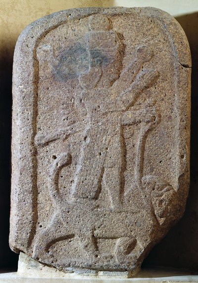 Estela que representa a Ishtar de Arbele sobre un león de Assyrian